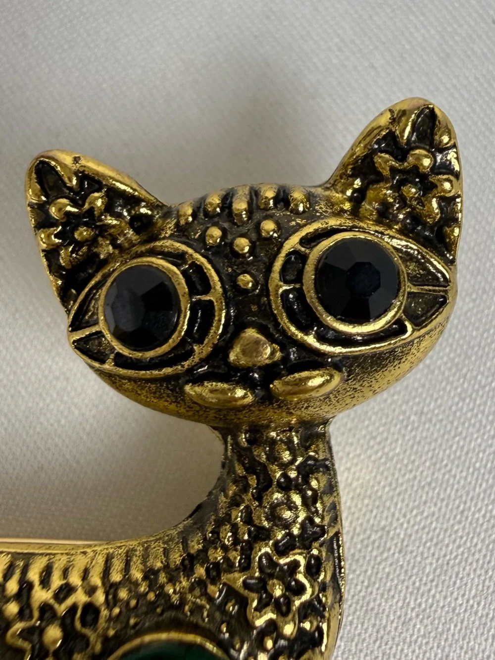 Rhinestone Cat Brooch Pin – Blue & Green Eyes